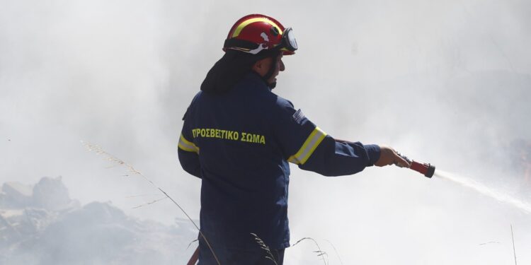 Φωτιά στη Βαρυμπόμπη – Οριοθετήθηκε άμεσα