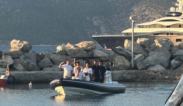 Mark Zuckerberg’s vacation in Alepochori and Priscilla Chan’s jog through the village