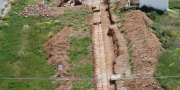 Ανακαλύφθηκαν ευρήματα από γιγαντιαία τείχη και 450 βλήματα από μόλυβδο