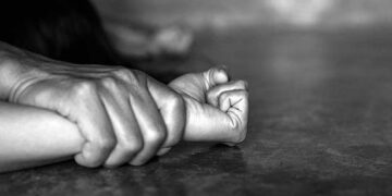 Δις ισόβια και 20 χρόνια κάθειρξη στον εργολάβο για τον βιασμό των δίδυμων κορών του