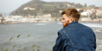 Οι 7 ανεπαίσθητες συνήθειες ενός άνδρα που έχει αποδεχθεί ότι θα είναι για πάντα δυστυχισμένος