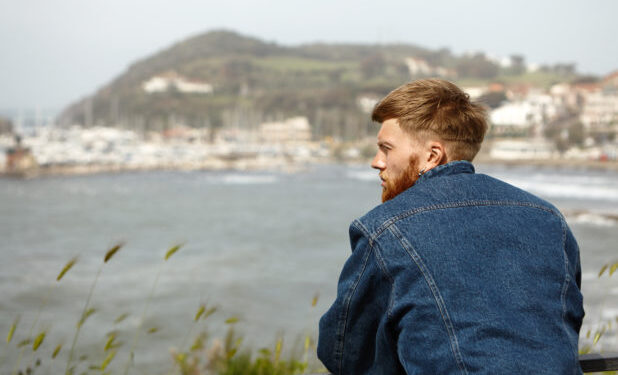 Οι 7 ανεπαίσθητες συνήθειες ενός άνδρα που έχει αποδεχθεί ότι θα είναι για πάντα δυστυχισμένος