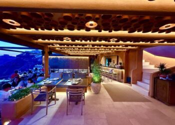 Οι Rizes Gastro Taverna φέρνουν την καρδιά της Σαντορίνης στο πιάτο