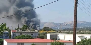 Ρόδος: Φωτιά σε αποθηκευτικό χώρο στην περιοχή Μάσαρη – Κινητοποίηση της Πυροσβεστικής