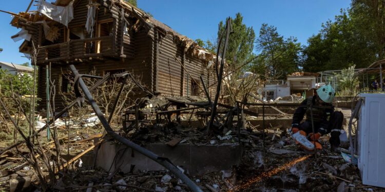 Σε εξέλιξη η διαδικασία αποκατάστασης της ηλεκτροδότησης στο κατεχόμενο τμήμα της Ζαπορίζιας μετά από ουκρανική επίθεση