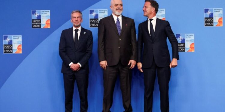 Χάγη: Βίντεο με Ρούτε και Ράμα να… ανταγωνίζονται για το ύψος τους