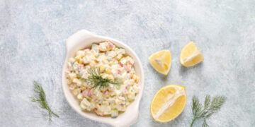 Συνταγή για πεντανόστιμη πατατοσαλάτα με γαρίδες