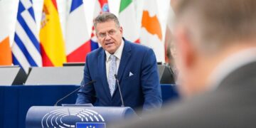 Δεν βοηθούν οι νέοι δασμοί Τραμπ