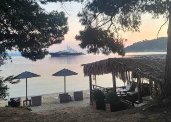 Κατέπλευσε και φέτος στην Σκιάθο με την πολυτελή θαλαμηγό «Al Mirqab, ο σείχης του Κατάρ