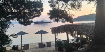 Κατέπλευσε και φέτος στην Σκιάθο με την πολυτελή θαλαμηγό «Al Mirqab, ο σείχης του Κατάρ