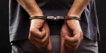 Σύλληψη επ’ αυτοφώρω, ενώ «έγδυναν» σχολείο από κλιματιστικά και χαλκοσωλήνες