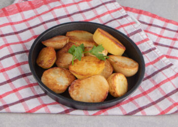 Συνταγή για ψητές πατάτες στο air fryer