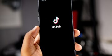 TikTok: Τέλος στο ανθυγιεινό #SkinnyTok έπειτα από καταγγελίες για επικίνδυνες συμβουλές απώλειας βάρους