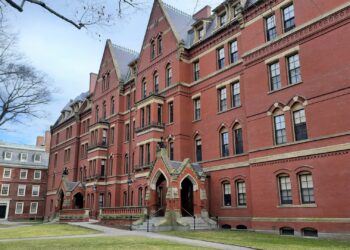 Το Χάρβαρντ προσφεύγει στη δικαιοσύνη εναντίον της απαγόρευσης εισόδου ξένων φοιτητών του από τον Ντόναλντ Τραμπ