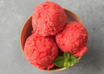 Φτιάξτε το πιο δροσιστικό σορμπέ φράουλα χωρίς ζάχαρη