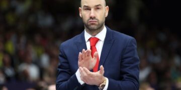 «Κουρασμένοι δεν είναι οι εκατομμυριούχοι μπασκετμπολίστες, αλλά οι γονείς που δουλεύουν για τα παιδιά τους»