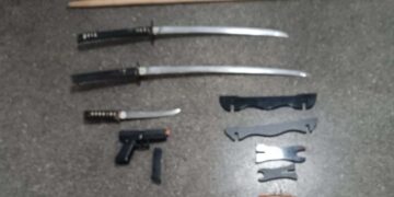 Συνελήφθη 64χρονος Ισπανός που επιχείρησε να επιτεθεί με σπαθί σε θαμώνα ταβέρνας