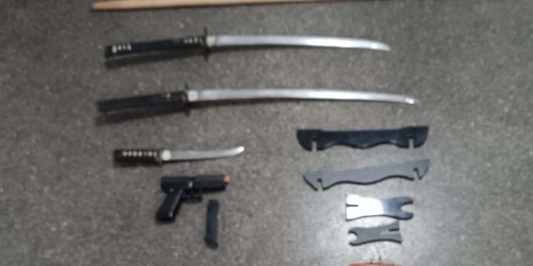 Συνελήφθη 64χρονος Ισπανός που επιχείρησε να επιτεθεί με σπαθί σε θαμώνα ταβέρνας