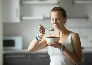 Η Νο1 τροφή που πρέπει να προσθέσετε στη διατροφή σας για να την μειώσετε, σύμφωνα με ειδικούς