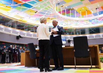 «Επιχείρηση πειθούς» στον Τραμπ να σταματήσει τον εμπορικό πόλεμο