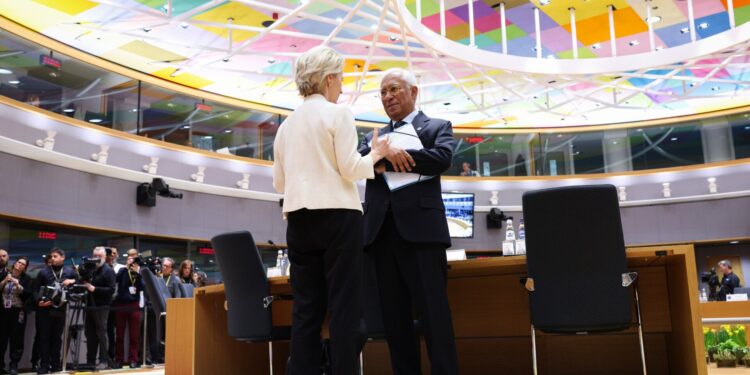 «Επιχείρηση πειθούς» στον Τραμπ να σταματήσει τον εμπορικό πόλεμο