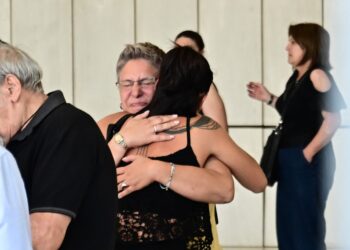 Δάκρυα λύτρωσης αλλά και αποδοκιμασίες από τους συγγενείς