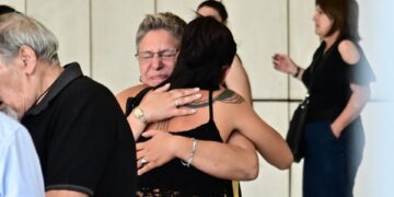 Δάκρυα λύτρωσης αλλά και αποδοκιμασίες από τους συγγενείς