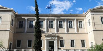 Στο ΣτΕ η μάχη για τη συνταγματικότητα ή όχι του επιθέτου «Ντε Γκρες»
