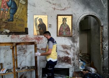 Αναστατωνόμαστε μόνο όταν η τραγωδία μιλάει τη δική μας γλώσσα