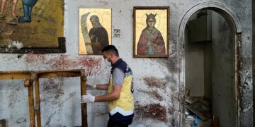 Αναστατωνόμαστε μόνο όταν η τραγωδία μιλάει τη δική μας γλώσσα