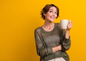 Το συστατικό που πρέπει να προσθέσετε στον καφέ σας για να φαίνεστε νεότεροι