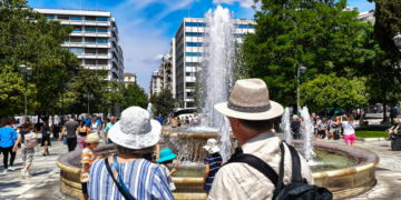 Handelsblatt: Will holidaymakers from India, China and the US save Greek tourism
