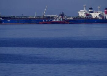 Σε επιφυλακή για τα 200 πλοία ελληνικών συμφερόντων στην περιοχή του Περσικού και του Κόλπου του Ομάν