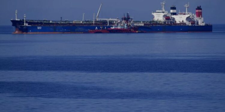 Σε επιφυλακή για τα 200 πλοία ελληνικών συμφερόντων στην περιοχή του Περσικού και του Κόλπου του Ομάν