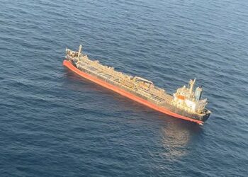 Σύγκρουση δύο πλοίων στα Στενά του Oρμούζ