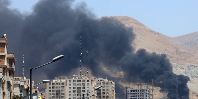 Το Ισραήλ «ετοιμάζεται να επεκτείνει τις ενέργειές του» στο Ιράν