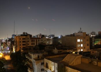 Τι γνωρίζουμε για το πολύνεκρο πλήγμα του Ισραήλ σε πολυκατοικία 14 ορόφων της Τεχεράνης