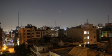 Τι γνωρίζουμε για το πολύνεκρο πλήγμα του Ισραήλ σε πολυκατοικία 14 ορόφων της Τεχεράνης