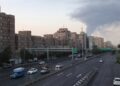 Η Τεχεράνη πνίγεται (πάλι) σε φλόγες, καπνούς και συντρίμμια
