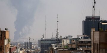 Ισραηλινά πλήγματα σε πολυσύχναστες περιοχές της Τεχεράνης