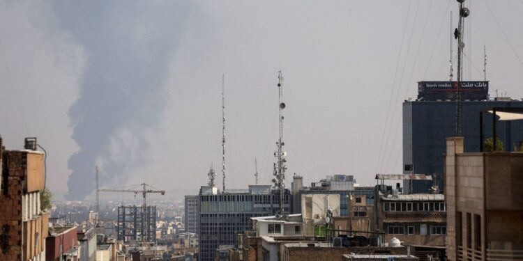 Ισραηλινά πλήγματα σε πολυσύχναστες περιοχές της Τεχεράνης