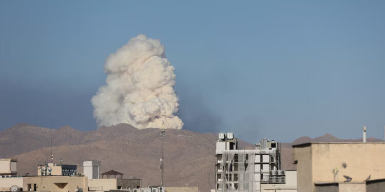 Αναφορές για ισχυρές εκρήξεις στην Τεχεράνη