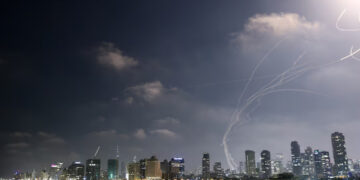 LIVE – Μέση Ανατολή: Σε κατάσταση πολέμου Τεχεράνη και Τελ Αβίβ – Πυραυλική «καταιγίδα» από το Ιράν, βομβαρδισμοί από το Ισραήλ