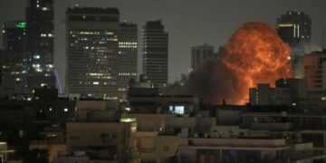 New rocket fire from Iran to Israel – Three dead and many injured in the centre of the country
