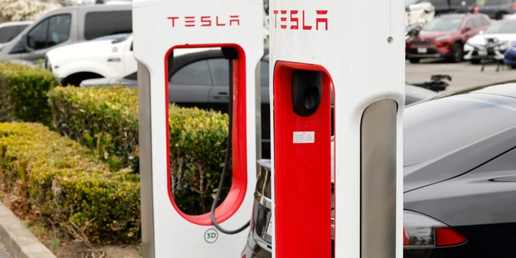 Μειώνονται οι πωλήσεις στην Ευρώπη για 5ο συνεχόμενο μήνα