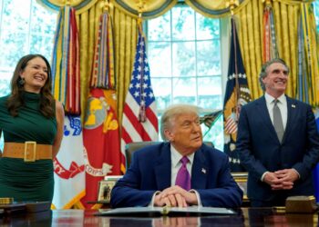 Τραμπ για Λος Άντζελες: Οι διαδηλωτές είναι «πληρωμένοι», «ζώα» και «μισούν τη χώρα»