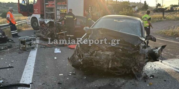 Δύο νεκροί και ένας τραυματίας έπειτα από μετωπική σύγκρουση οχημάτων