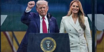 Διχασμένες οι ΗΠΑ: Ευτυχισμένος ο πρόεδρος Τραμπ στη στρατιωτική παρέλαση