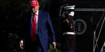 Μέση Ανατολή: Το ρίσκο του Τραμπ με τα πλήγματα στο Ιράν