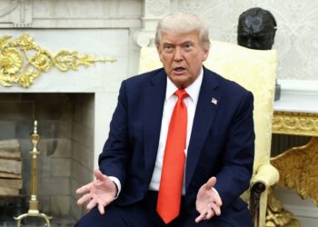 Κλιμακώνεται ο πόλεμος Τραμπ, Μασκ